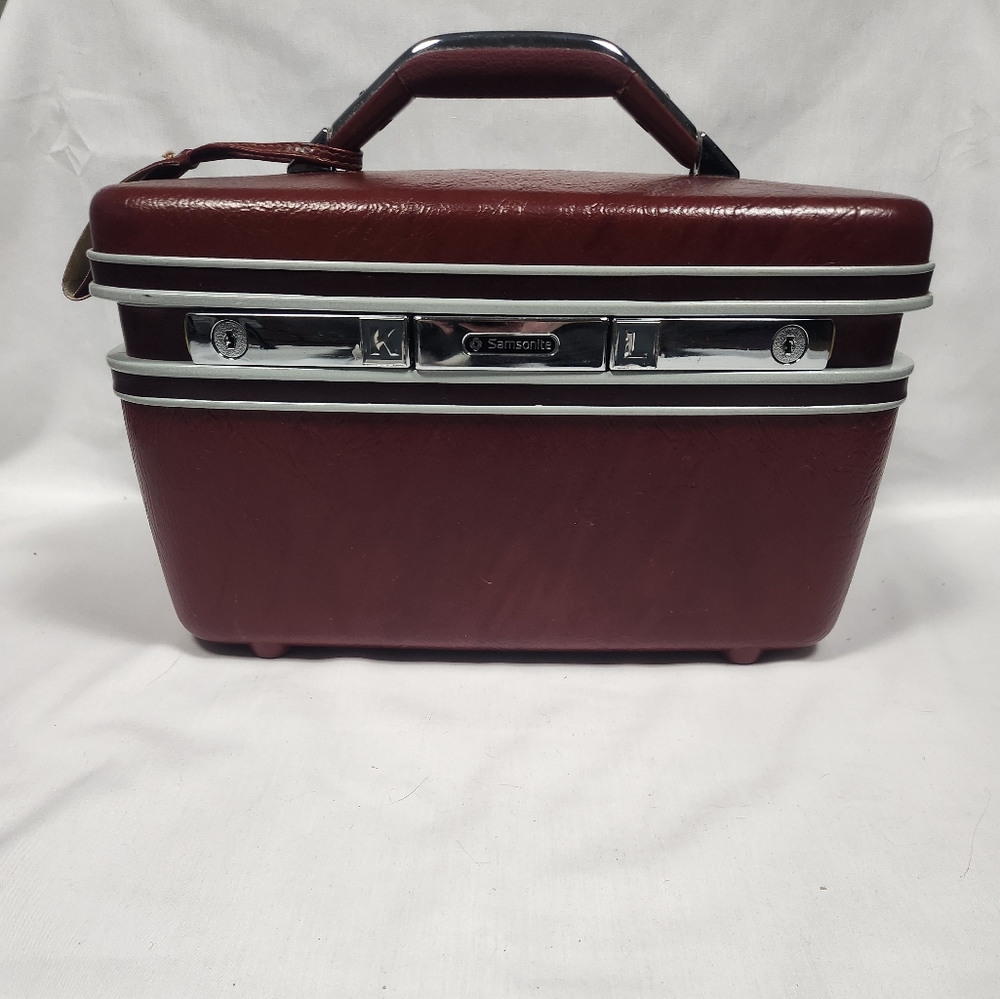Vintage Samsonite Silhouette II Train/Beauty/Vanity Case. W/Tray-No KEYS